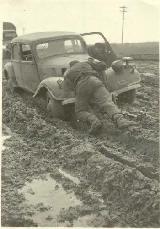 30k WW2 photo of 1935-1940 Citroën 7CV (?), East front