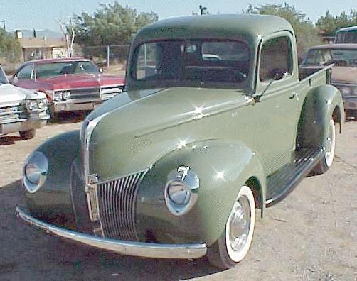 Oldtimer gallery Cars 1933 Ford V8 40 and Ford 46