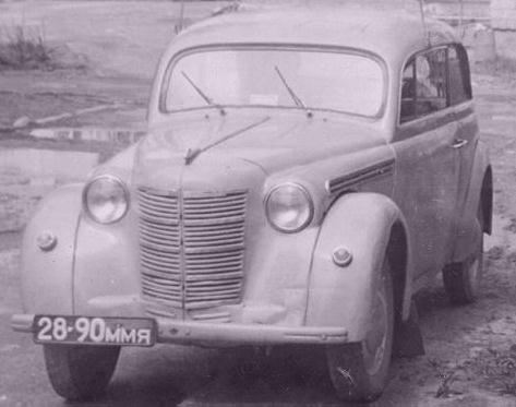 Москвич-400 на самом деле даже не копия, а в чистом виде Опель Кадетт К38 образца 1938 года, за исключением дверей, штампы на которые были утеряны при перевозке из Рюссельсхайма, и которые были изготовлены заново.